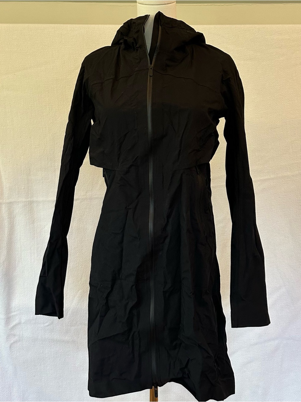 NEW lululemon athletica Black Long Hooded Raincoat Size 2